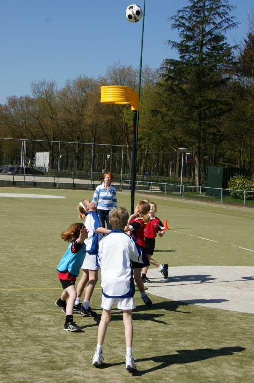 Korfbal E2  17 april 2010 -8.JPG